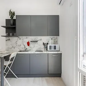 Bright Apt 600mt From Viale Zara! Mediolan