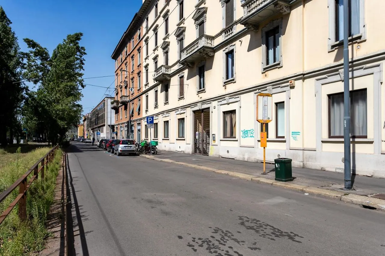 Luna Homes - Studio In Farini Milan Italy