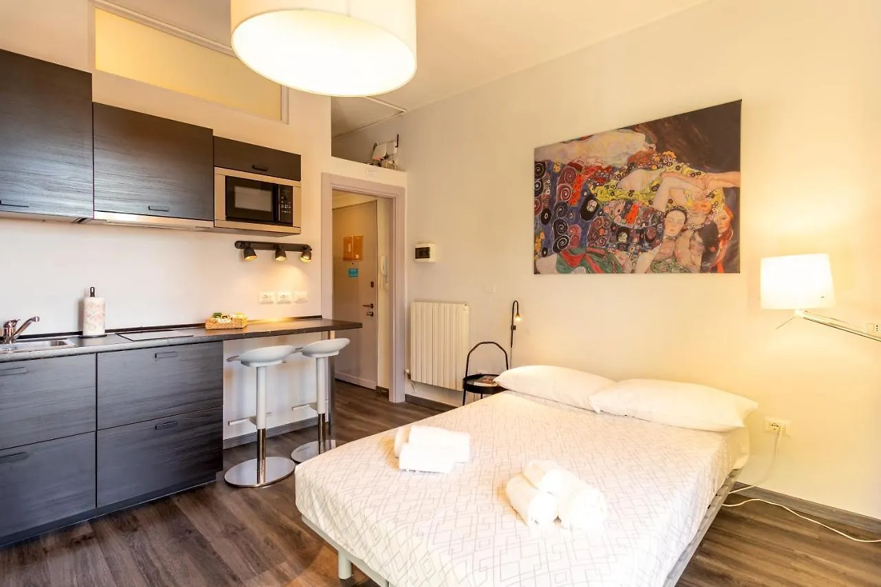 Luna Homes - Studio In Farini Milan Apartment
